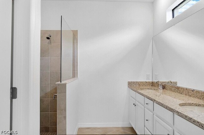 Building Photo - 14882 Portico Blvd