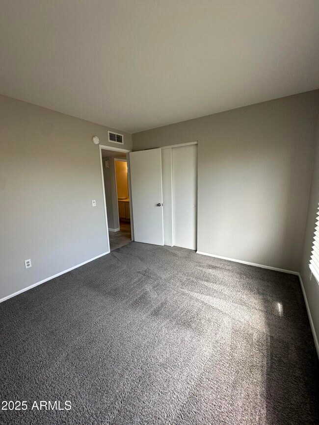 Building Photo - 4012 E Nisbet Rd