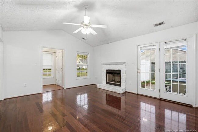 Building Photo - 419 Northwoods Dr