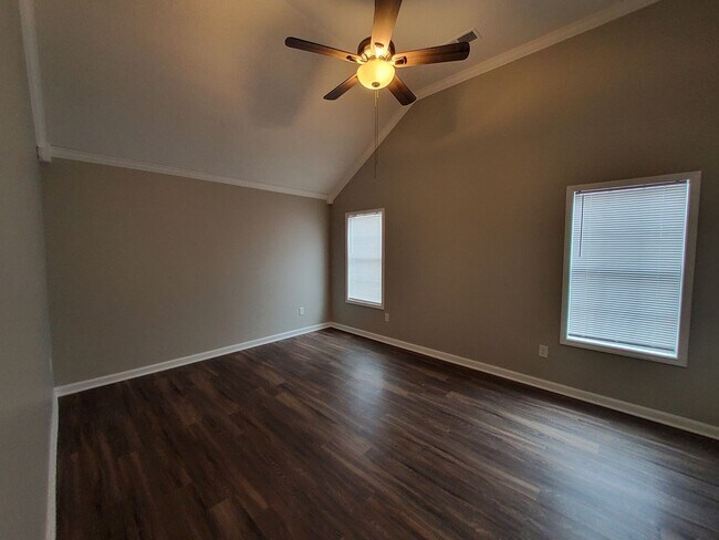 Building Photo - 647 S Sanga Rd