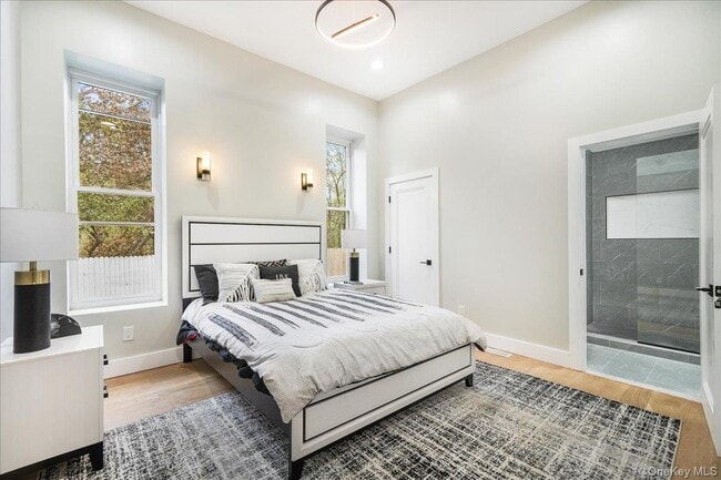 Building Photo - 260 W Main St