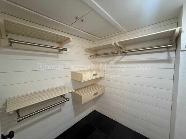 Building Photo - 1231 Tivoli Ln