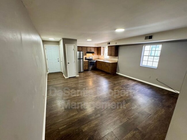 Building Photo - 542 5th Ave