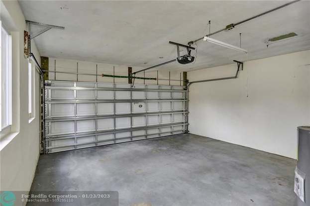 Building Photo - 361 SW 60th Ave