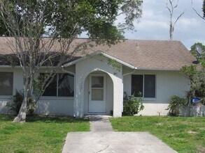 Building Photo - Lovely 2 Bedroom 1 Bathroom Duplex in San ...