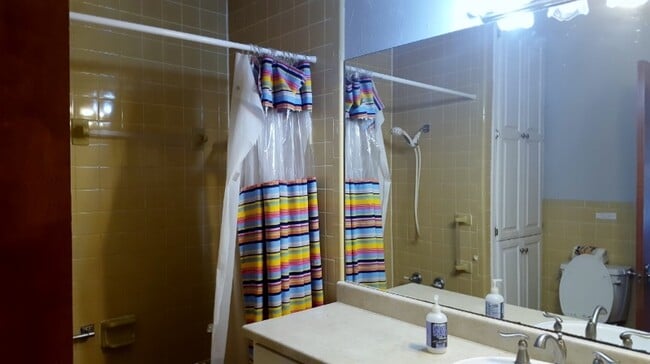 Building Photo - 2030 W Admiral Ave