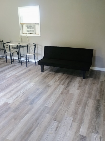 Building Photo - 700 County Rd 40 W