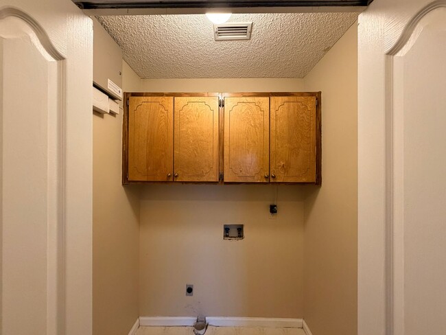 Building Photo - 3 Bedroom/2 Bath home in North Lake Subdiv...