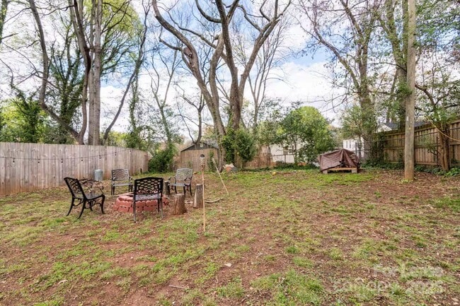 Building Photo - 817 E 17th St