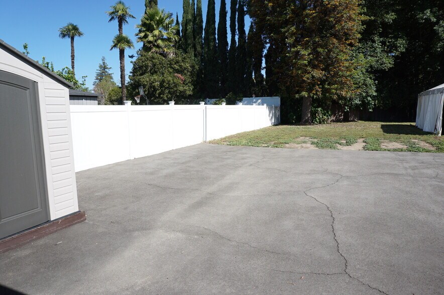 Building Photo - 18243 Superior St