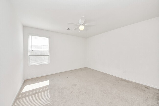 Building Photo - 2056 Spindletree Ln