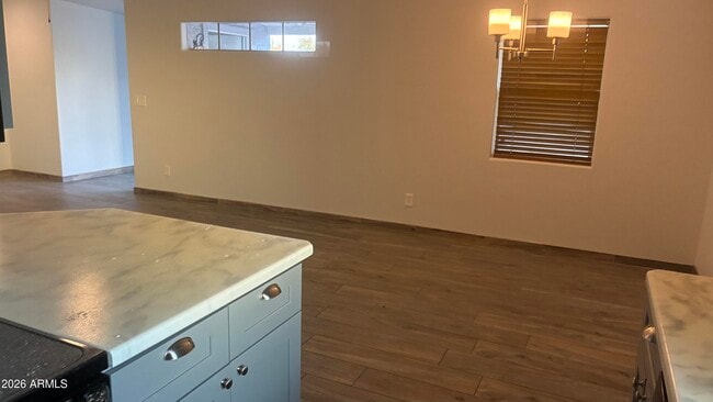 Building Photo - 2336 W Orange Dr