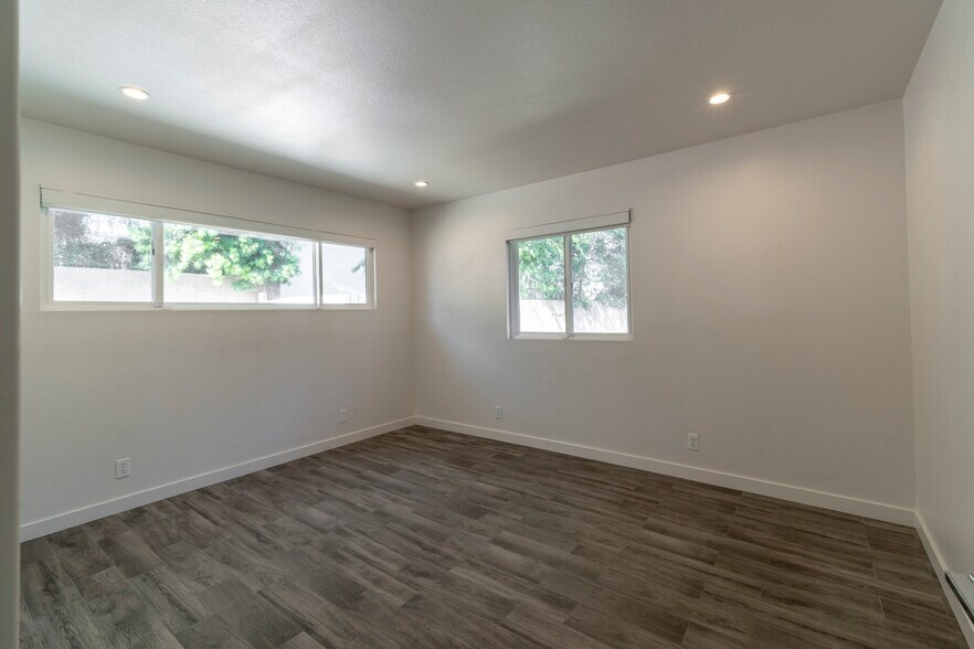 Building Photo - 129 E Loop Dr