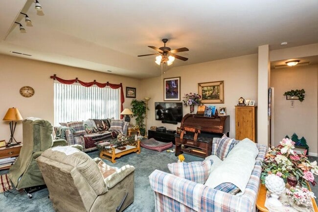 Building Photo - 3 Bedroom Home In South Pointe Subdivision...