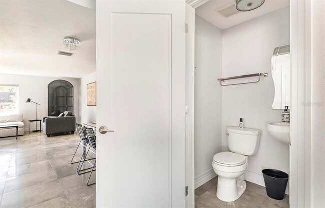 Building Photo - 1205 W Adalee St