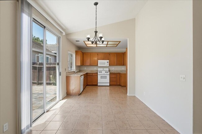 Building Photo - 9386 Laguna Pointe Way