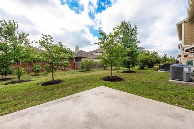 Building Photo - 1620 Bryant Dr