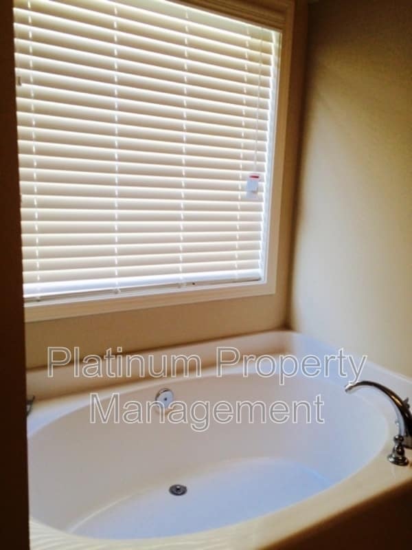 Building Photo - 2635 Runnymede Ct