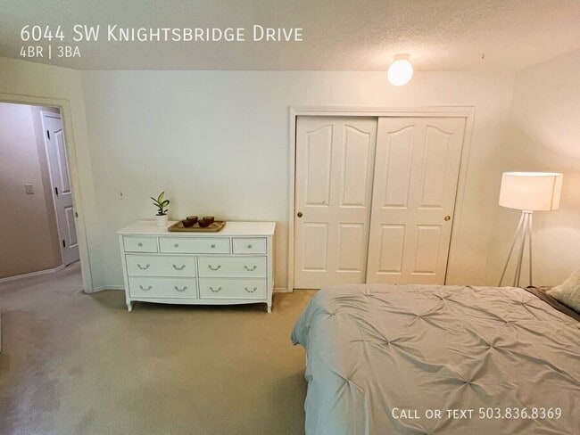 Building Photo - 6044 SW Knightsbridge Dr