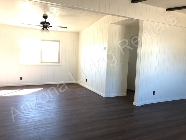 Building Photo - AMAZING 3 BEDROOM HOME