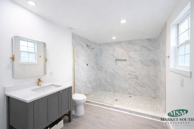 Building Photo - 37 W 201