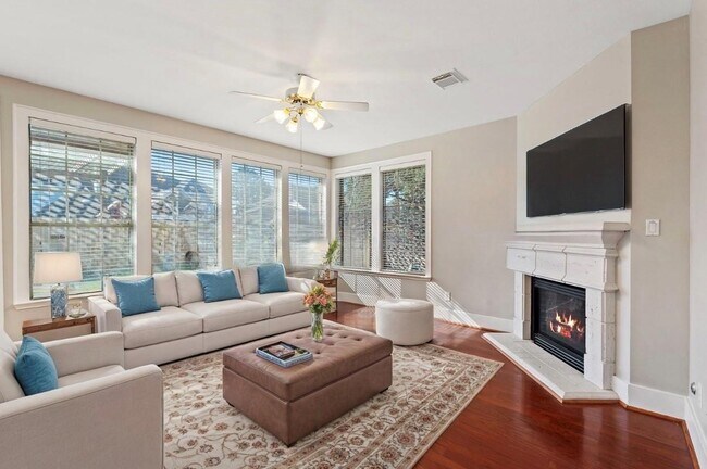 Building Photo - 16727 Sonoma Del Norte Dr