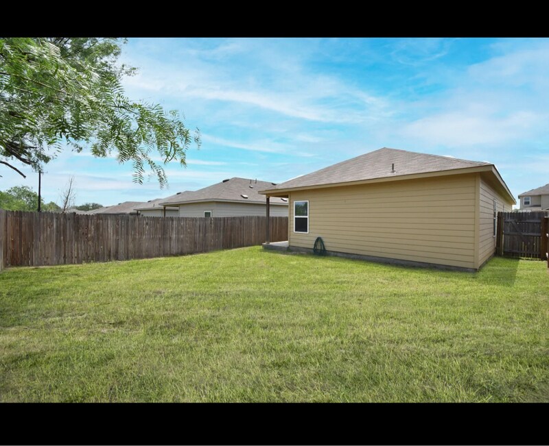 Building Photo - 3443 RedBud Grv