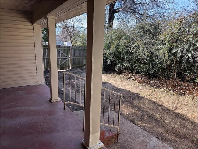 Building Photo - 1701 N Barnes Ave