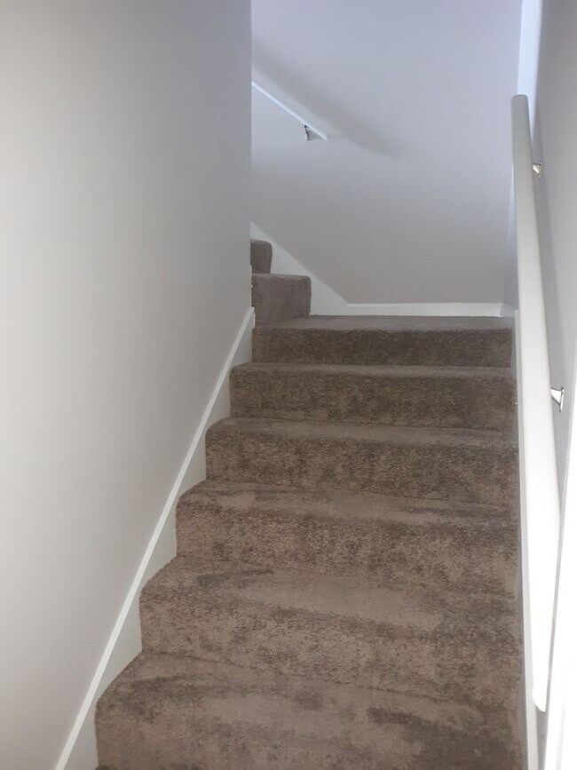 Building Photo - MOVE IN SPECIAL - $300 OFF THE FIRST FULL ...