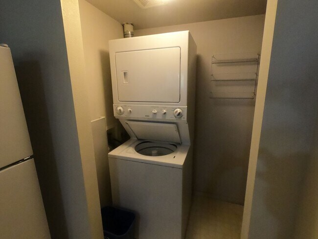 Building Photo - 2850 Aurora Ave