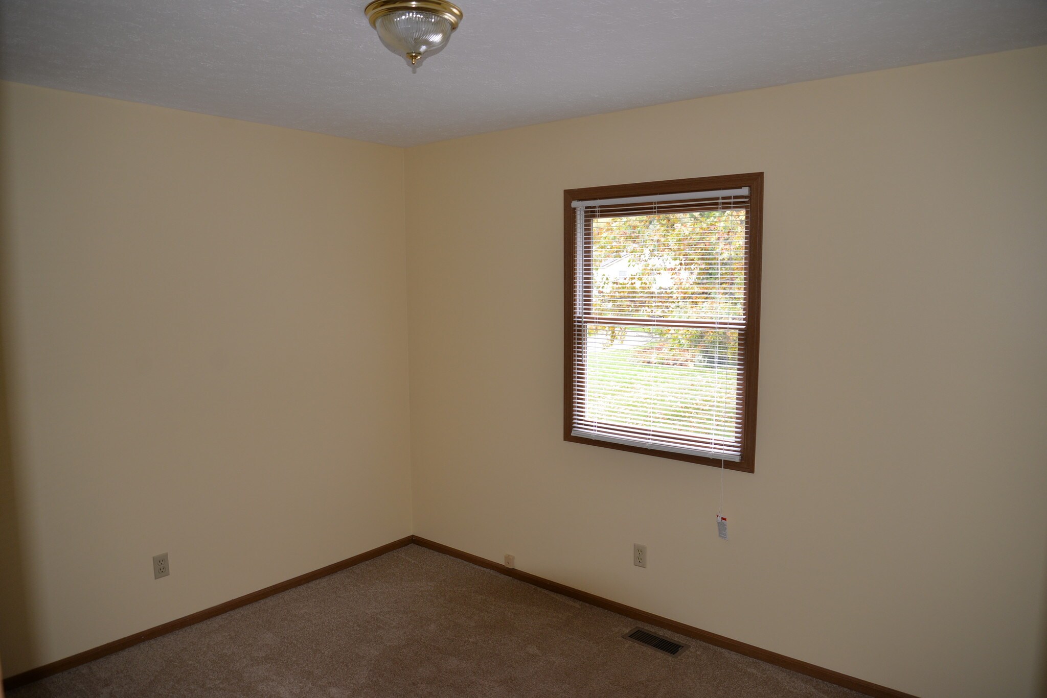 Extra Bedroom - 892 Postiy St NW