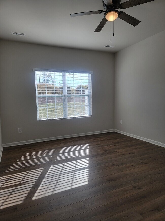 Building Photo - 44 Fernhill Ln