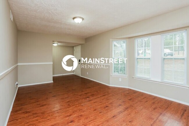 Building Photo - 3 Bedroom Pet-Friendly Home in Lithonia, GA with Main Street Renewal
