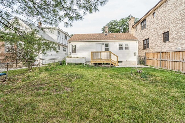 Building Photo - 3304 N Ozanam Ave