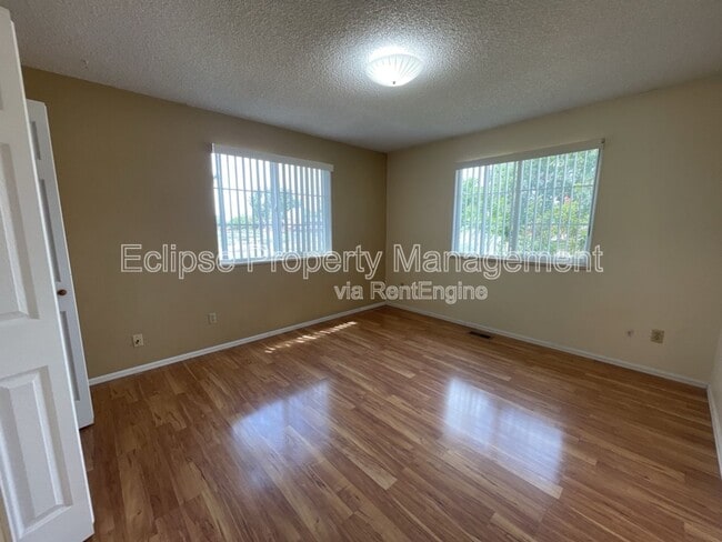 Building Photo - 626 Meadowood St