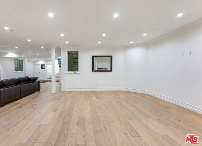 Building Photo - 391 S Saltair Ave