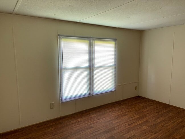 Building Photo - 3 BED, 2 BATH HOME ON PISGAH COVERED BRIDG...