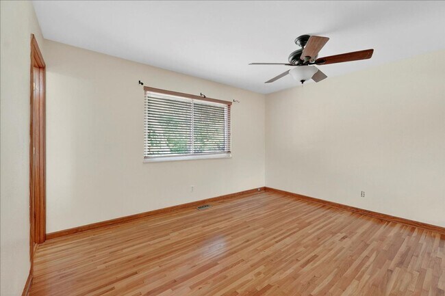 Building Photo - Step inside to experience the charm!