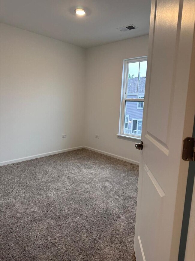 Building Photo - 560 Wolverine Dr
