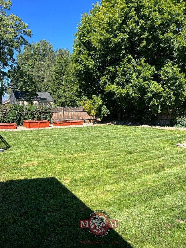 Building Photo - Remodeled 5 Bd Home in Midvale