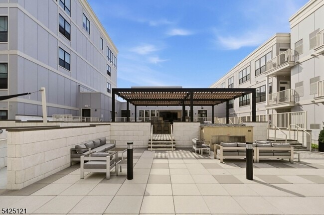 Building Photo - 14 Ward St