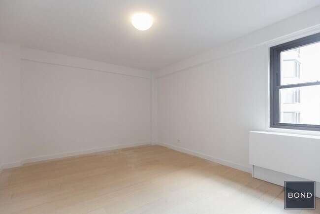 Building Photo - 222 E 39th St