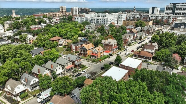 Building Photo - 7 bed/3.5 bath on Atkinson, Mins. from UC for Only $600/pp ($4200/mo)!