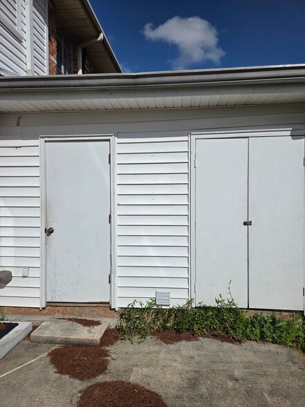 Outdoor Storage - 218 Terry Pky