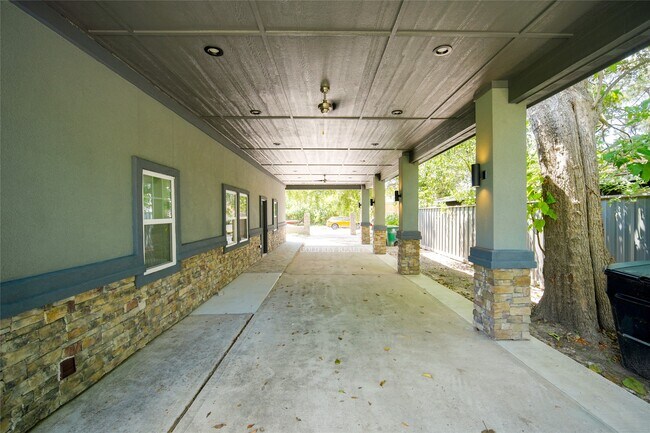 Building Photo - 218 Ishmeal St