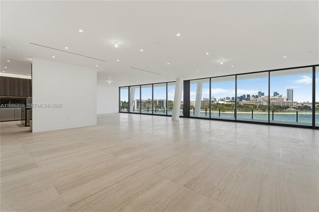 Building Photo - 5 Grove Isle Dr