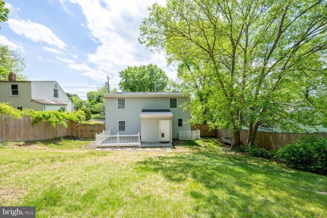 Building Photo - 2416 Fort Dr