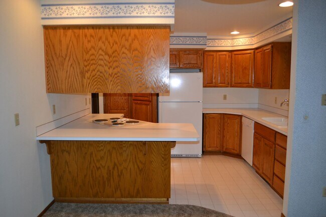 Building Photo - BEAUTIFUL 3 BEDROOM 3 BATH HOUSE LOCATED IN SOUTH SALEM