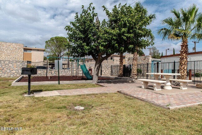 Building Photo - 6400 Edgemere Blvd