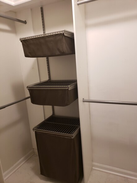 Master Bdrm - Closet - 8231 Hempshire Pl